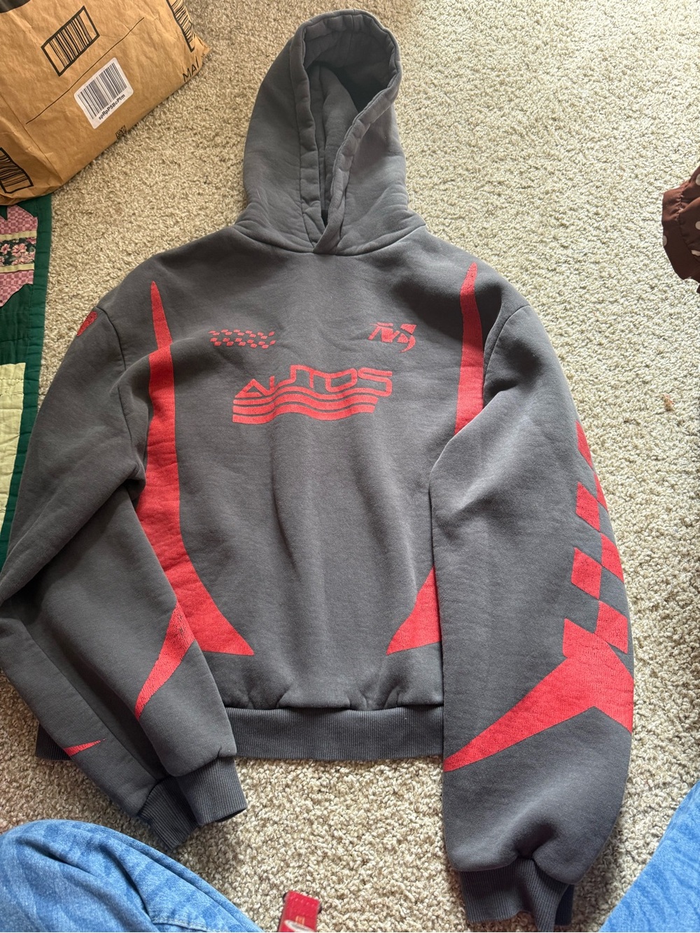 Autos Men's Gray Hoodie with Red Graphic Accents